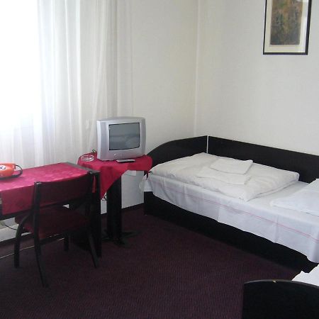 Hotel Posta Benesov  Værelse billede