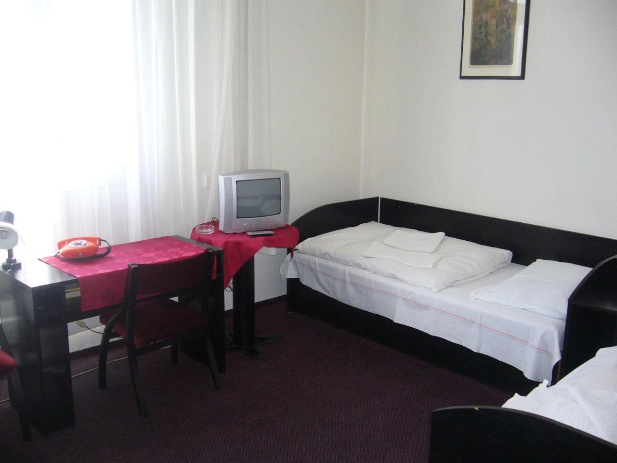 Hotel Posta Benesov  Værelse billede