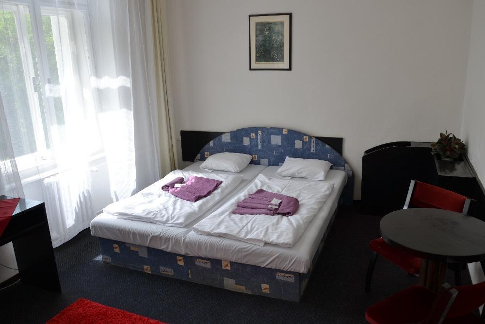 Hotel Posta Benesov  Eksteriør billede