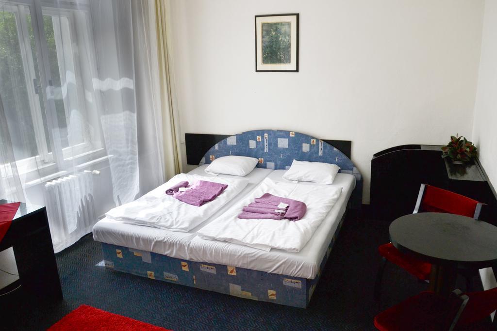 Hotel Posta Benesov  Eksteriør billede